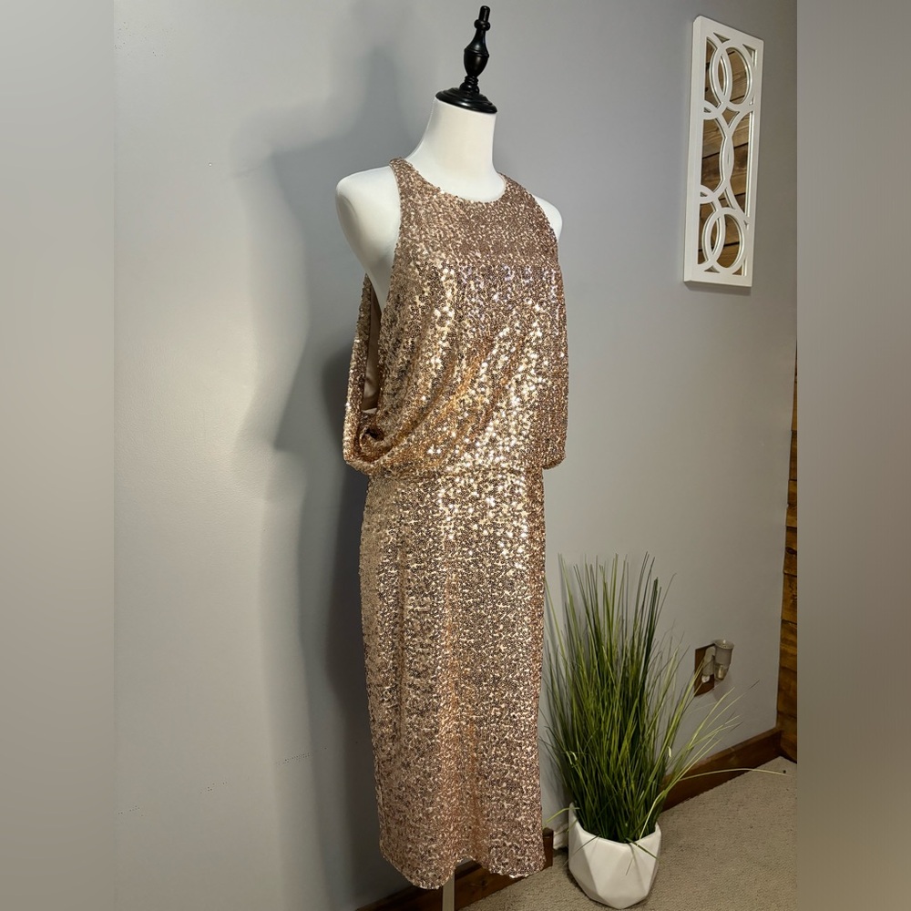 ✨BNWT Racerback body-skimming Badgley Mischka sequined dress.✨ Holiday party/NYE